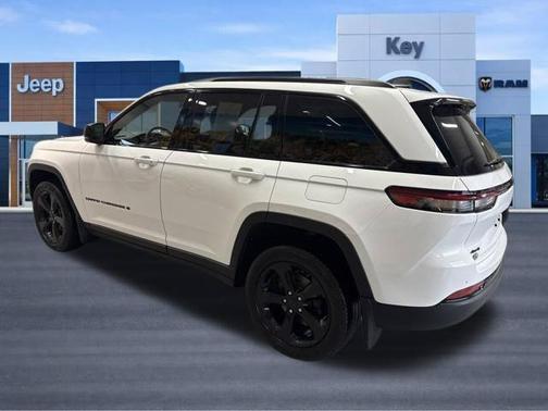 Bright White Clearcoat 2024 Jeep Grand Cherokee Limited