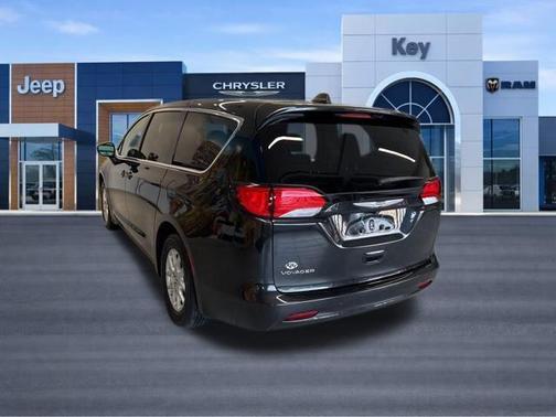 2022 Chrysler Voyager LX