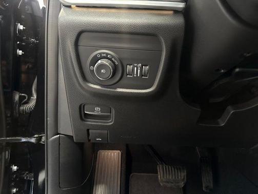 Diamond Black 2026 Jeep Grand Cherokee Limited