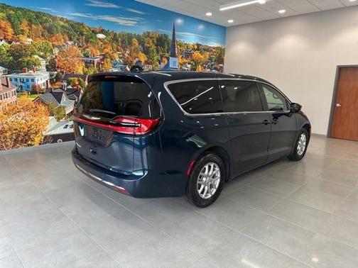 2025 Chrysler Pacifica Select