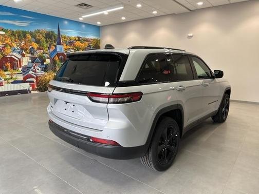 2024 Jeep Grand Cherokee Laredo
