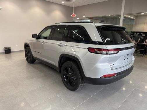 2024 Jeep Grand Cherokee Laredo