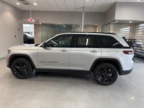 2024 Jeep Grand Cherokee Laredo