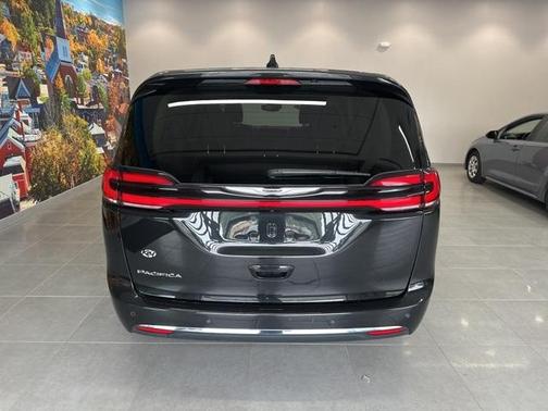 2023 Chrysler Pacifica Touring-L