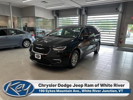 2023 Chrysler Pacifica Touring-L