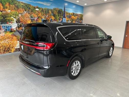 2023 Chrysler Pacifica Touring-L