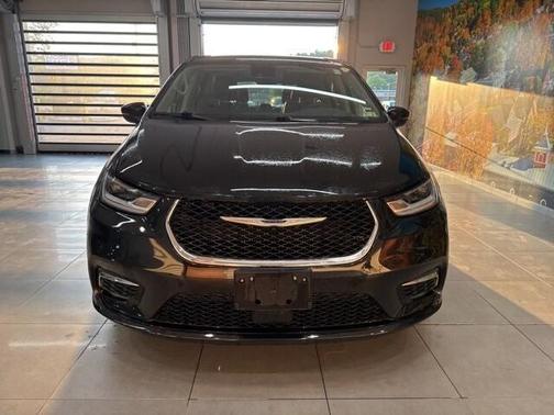 2023 Chrysler Pacifica Touring-L
