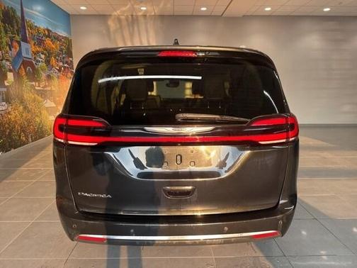 2023 Chrysler Pacifica Touring-L