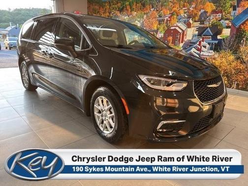 2023 Chrysler Pacifica Touring-L