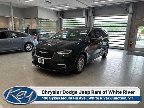 2023 Chrysler Pacifica Touring-L