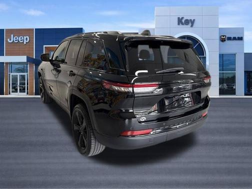 Diamond Black 2023 Jeep Grand Cherokee Altitude