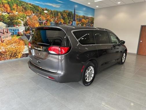2023 Chrysler Voyager LX