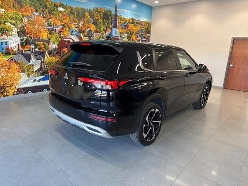 2024 Mitsubishi Outlander SE