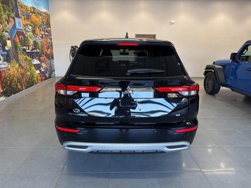 2024 Mitsubishi Outlander SE