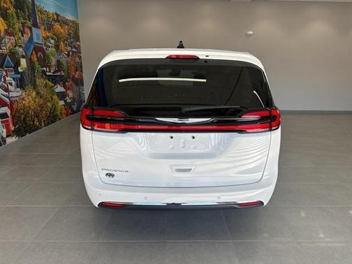 2023 Chrysler Pacifica Touring-L