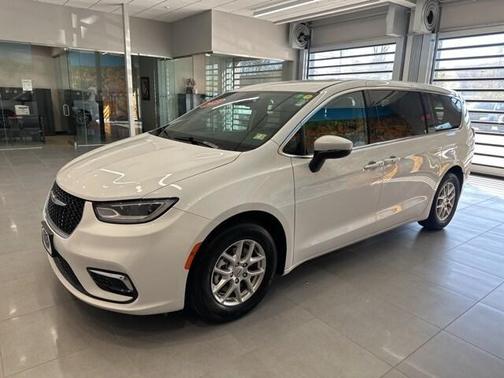 2023 Chrysler Pacifica Touring-L
