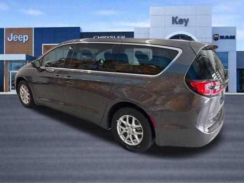 2023 Chrysler Pacifica Touring-L