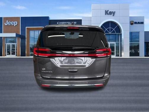 2023 Chrysler Pacifica Touring-L