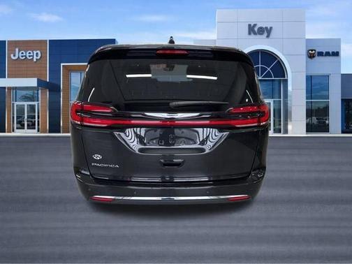 2023 Chrysler Pacifica Touring-L