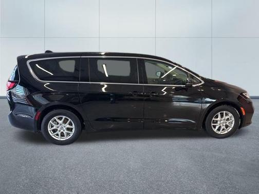 2024 Chrysler Pacifica Touring-L