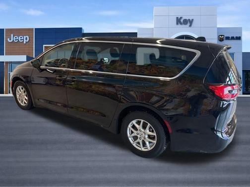 2024 Chrysler Pacifica Touring-L