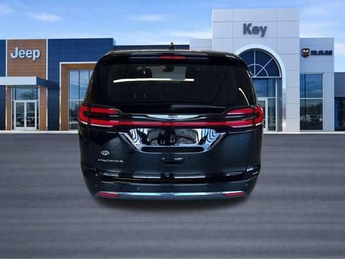 2024 Chrysler Pacifica Touring-L