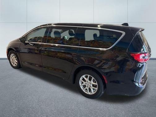 2024 Chrysler Pacifica Touring-L