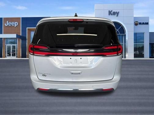 Silver Mist Clearcoat 2024 Chrysler Pacifica Touring-L