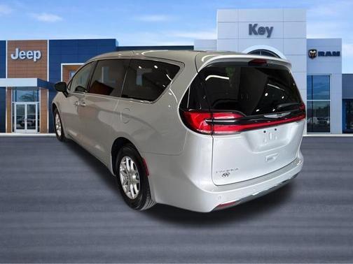 Silver Mist Clearcoat 2024 Chrysler Pacifica Touring-L