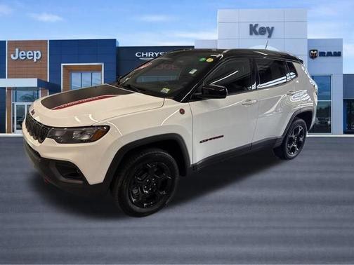 Bright White Clearcoat 2024 Jeep Compass Trailhawk