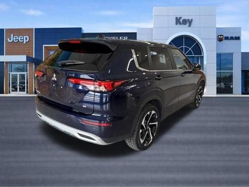 Gray 2024 Mitsubishi Outlander SE