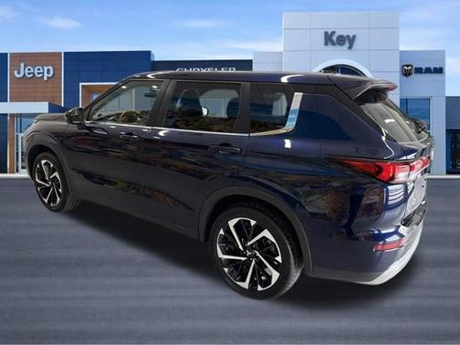 Gray 2024 Mitsubishi Outlander SE