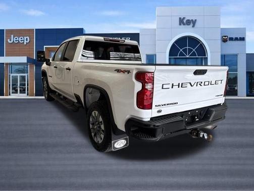 Summit White 2022 Chevrolet Silverado 2500 Custom