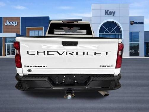 Summit White 2022 Chevrolet Silverado 2500 Custom