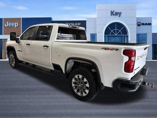 Summit White 2022 Chevrolet Silverado 2500 Custom
