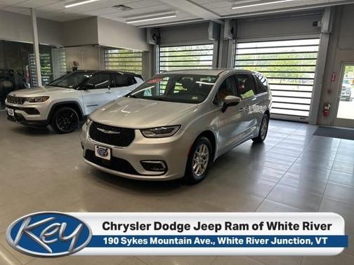 2023 Chrysler Pacifica Touring-L