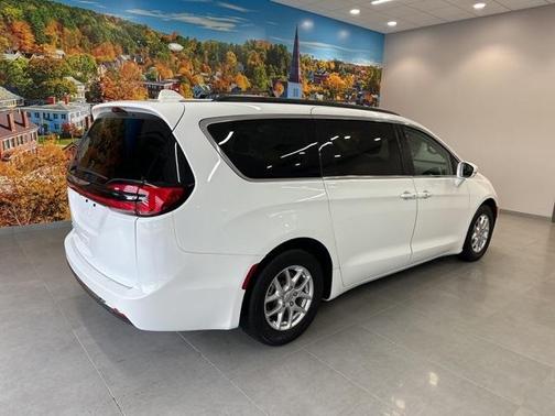 2022 Chrysler Pacifica Touring-L