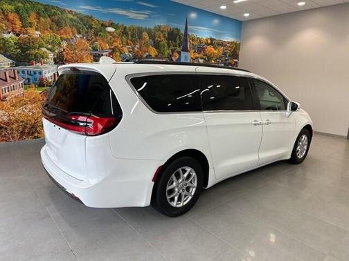 2022 Chrysler Pacifica Touring-L