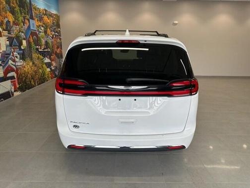 2022 Chrysler Pacifica Touring-L