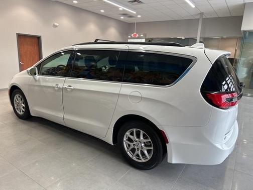 2022 Chrysler Pacifica Touring-L