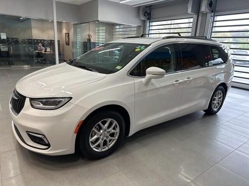 2022 Chrysler Pacifica Touring-L
