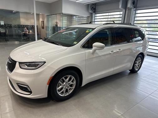 2022 Chrysler Pacifica Touring-L