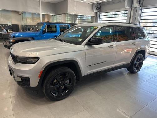 2023 Jeep Grand Cherokee L Laredo
