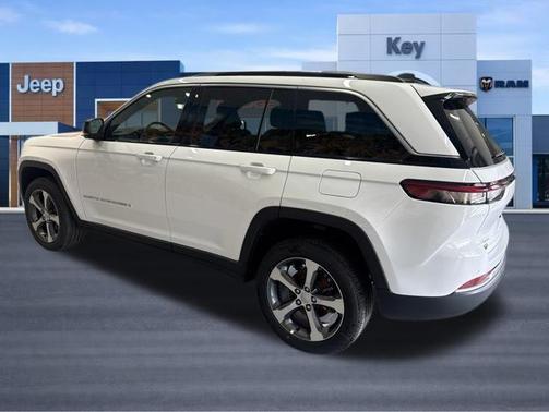Bright White Clearcoat 2026 Jeep Grand Cherokee Limited