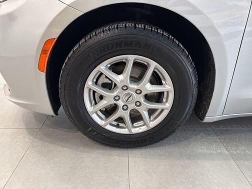 2024 Chrysler Pacifica Touring-L