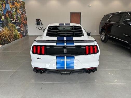 2017 Ford Shelby GT350 Base