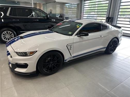 2017 Ford Shelby GT350 Base