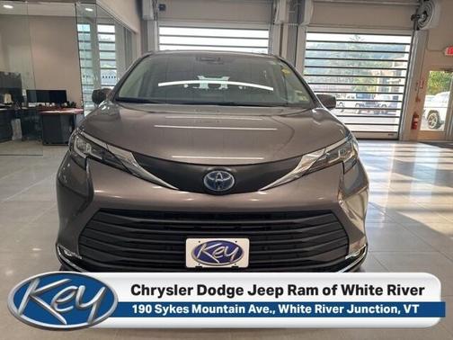2023 Toyota Sienna XLE