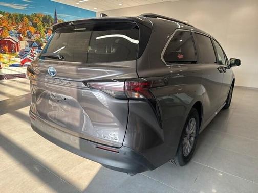 2023 Toyota Sienna XLE