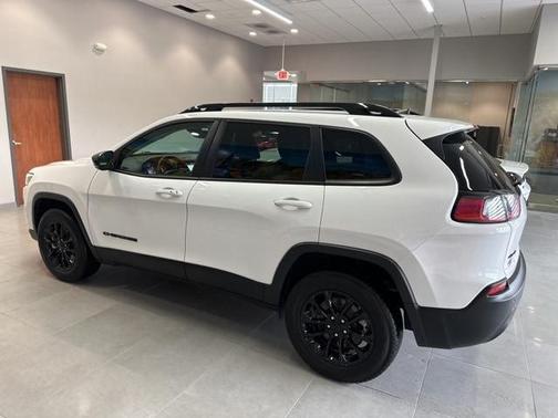 2023 Jeep Cherokee Altitude Lux